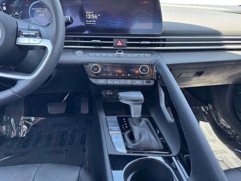 Certified 2025 Hyundai Elantra Limited image 11
