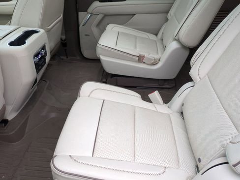 Used 2021 GMC Yukon XL Denali w/ Denali Premium Package image 21