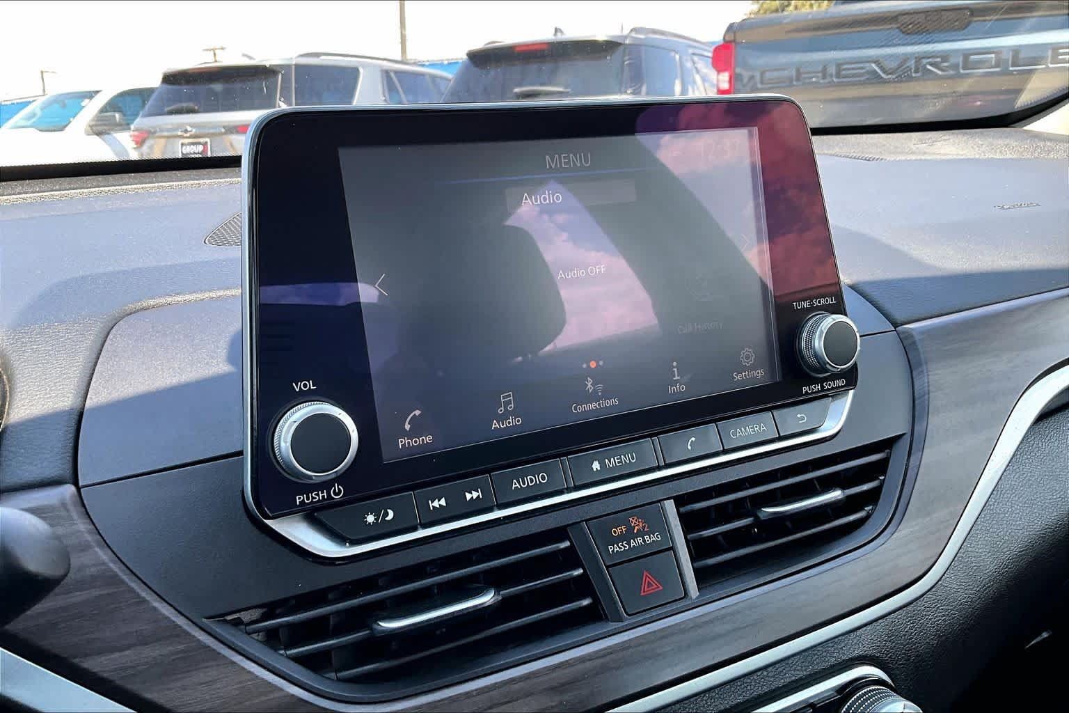 Used 2025 Nissan Altima 2.5 SV FWD image 33