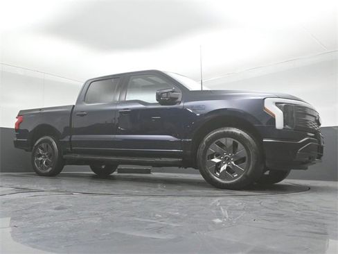 Used 2024 Ford F150 Lightning Lariat image 38
