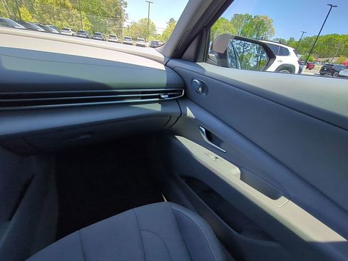 Used 2023 Hyundai Elantra SEL w/ Cargo Package image 17