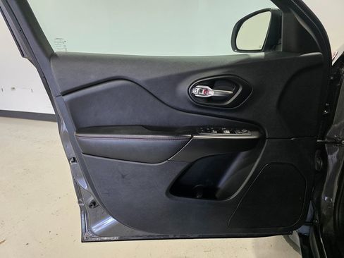 Used 2022 Jeep Cherokee Trailhawk w/ Trailer Tow Group image 18