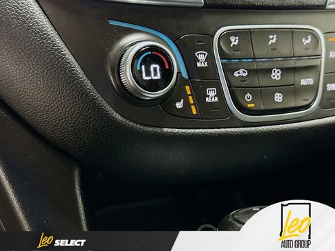 Used 2018 Chevrolet Equinox LT AWD/4WD image 22