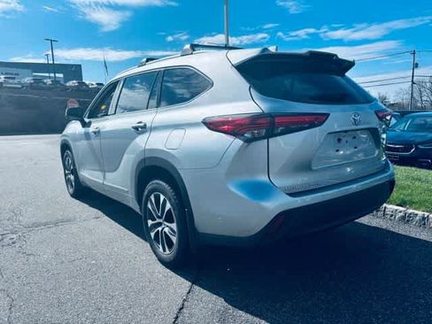 Used 2022 Toyota Highlander XLE image 6