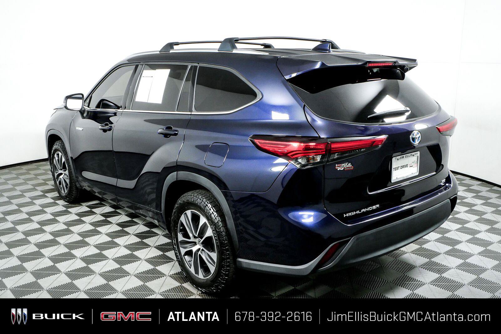 Used 2021 Toyota Highlander XLE FWD image 29