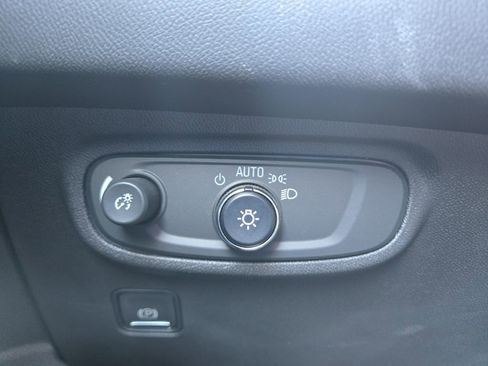 Used 2022 GMC Terrain SLE w/ Driver Convenience Package image 23