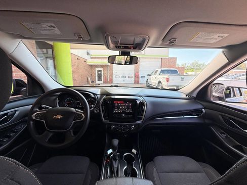 Used 2021 Chevrolet Traverse LS AWD/4WD image 22