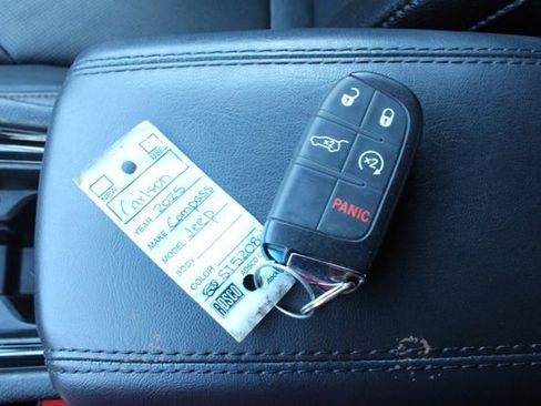 Used 2025 Jeep Compass Trailhawk w/ Trailhawk Elite Group AWD/4WD image 30