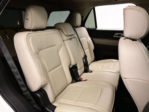 Used 2016 Ford Explorer Platinum AWD/4WD image 32