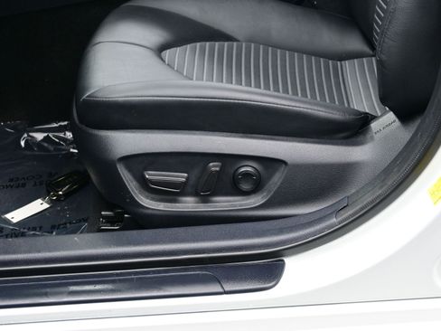 Used 2023 Toyota Camry SE w/ Convenience Package image 11