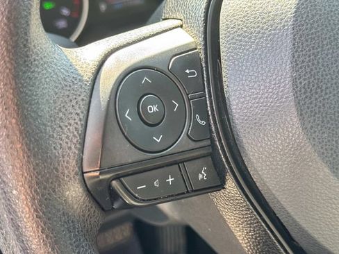 Used 2021 Toyota RAV4 XLE FWD image 30