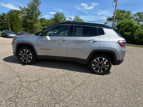 Used 2023 Jeep Compass Limited AWD/4WD image 2