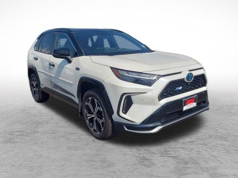 Certified 2022 Toyota RAV4 XSE w/ Premium Package AWD/4WD image 3