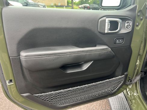 Used 2022 Jeep Wrangler Unlimited Sahara w/ Cold Weather Group AWD/4WD image 11