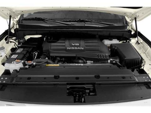 Used 2018 Nissan Titan SL image 8