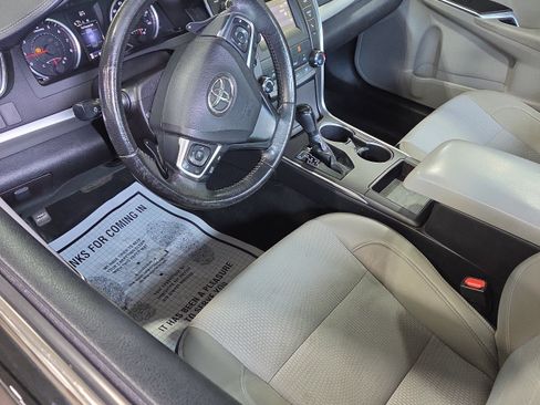 Used 2017 Toyota Camry SE FWD image 4