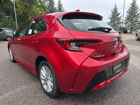 Used 2025 Toyota Corolla SE w/ SE Package image 7