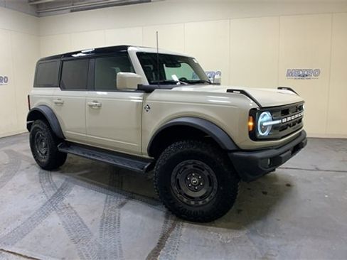 Certified 2025 Ford Bronco Outer Banks w/ Sasquatch Package image 1