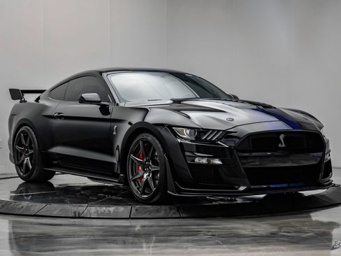 Used 2021 Ford Mustang Shelby GT500 w/ Carbon Fiber Track Pack RWD image 28