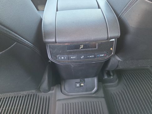 Used 2021 Toyota Highlander XLE AWD/4WD image 20