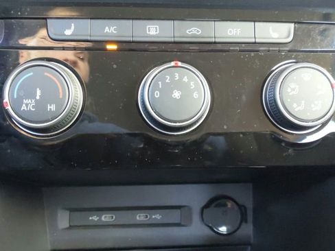 Used 2023 Volkswagen Taos SE w/ Black Wheel Package image 26