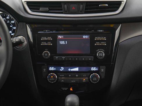 Used 2015 Nissan Rogue SV AWD/4WD image 15