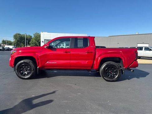 Used 2025 Toyota Tacoma SR5 AWD/4WD image 4