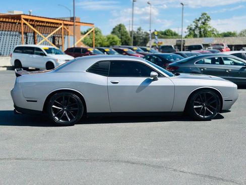 Used 2015 Dodge Challenger SXT RWD image 8