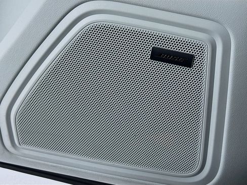 Certified 2025 Porsche Macan AWD/4WD image 12