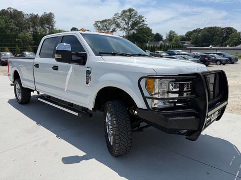 Used 2017 Ford F250 XL w/ Power Equipment Group AWD/4WD image 3