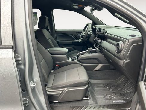 Used 2025 Chevrolet Colorado W/T image 10