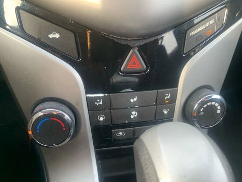 Used 2015 Chevrolet Cruze LT image 20