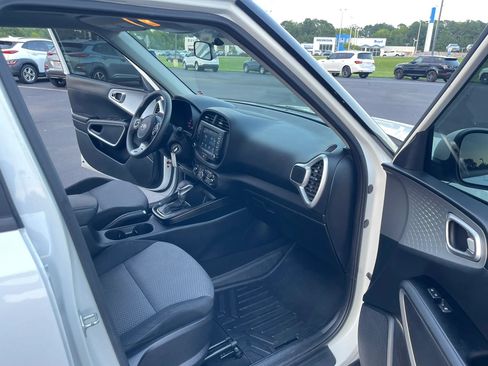 Used 2021 Kia Soul LX FWD image 12