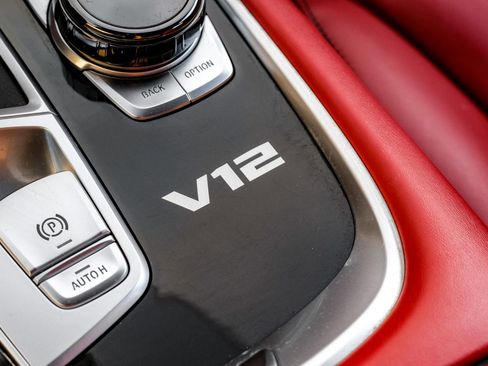 Used 2020 BMW M760i xDrive w/ Luxury Rear Seating Package image 24