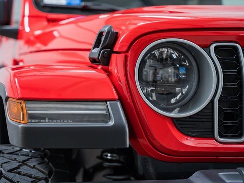 Used 2024 Jeep Wrangler Sahara image 10