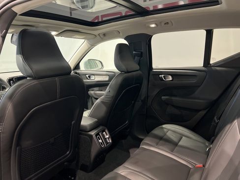 Used 2025 Volvo XC40 B5 Core image 26