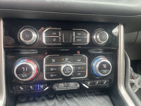 Used 2023 GMC Yukon XL Denali AWD/4WD image 8