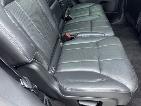 Used 2020 Land Rover Discovery HSE image 56