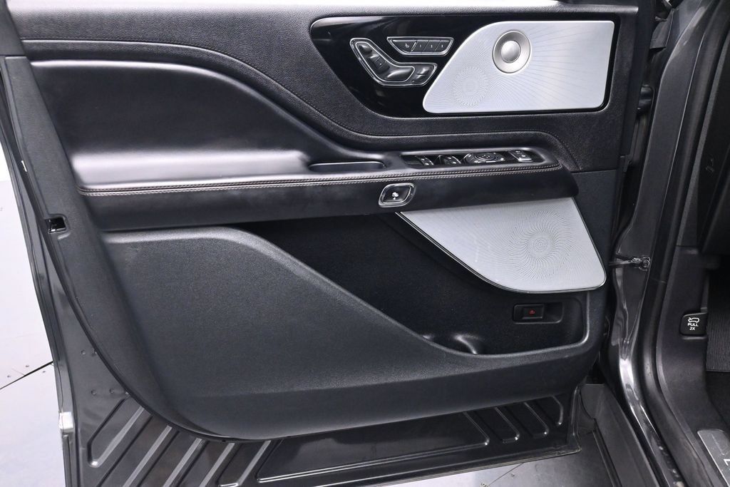 Used 2020 Lincoln Aviator Reserve w/ Equipment Group 202A AWD/4WD image 9