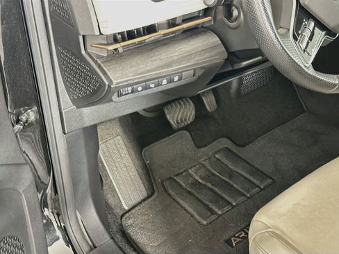 Used 2023 Nissan Ariya FWD image 17
