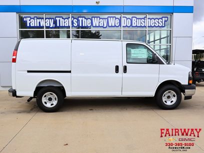 New 2025 GMC Savana 2500 Work Van w/ Enhanced Convenience Package