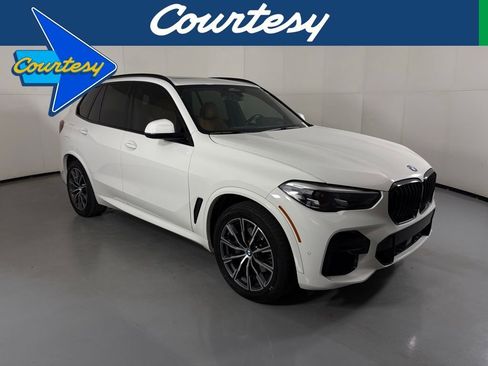 Used 2022 BMW X5 xDrive40i w/ M Sport Package image 1