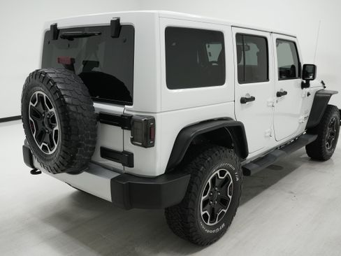 Used 2014 Jeep Wrangler Unlimited Sahara w/ Connectivity Group AWD/4WD image 3