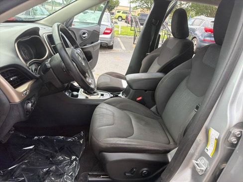 Used 2016 Jeep Cherokee Latitude w/ Safety/Convenience Group AWD/4WD image 12