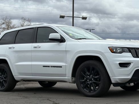 Used 2018 Jeep Grand Cherokee Altitude image 1