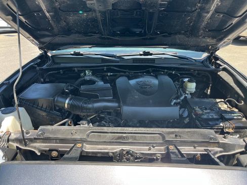 Used 2017 Toyota Tacoma SR5 RWD image 23