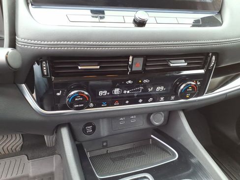 Certified 2024 Nissan Rogue SL w/ SL Premium Package FWD image 12