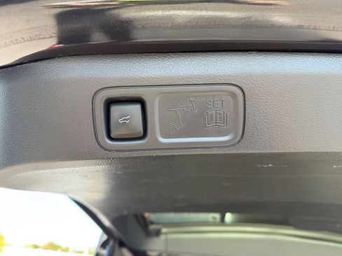 Used 2024 Ford Expedition XLT image 32