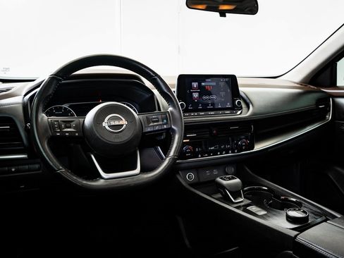 Used 2022 Nissan Rogue SV w/ SV Premium Package image 4