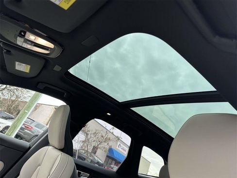 New 2026 Volvo XC60 B5 Plus w/ Protection Package Premier image 18